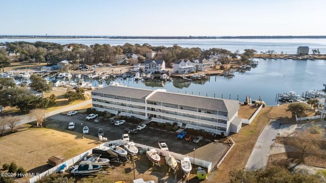 118 Lake Avenue 303, Morehead City, NC 28557