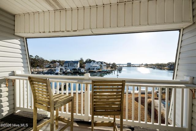 118 Lake Avenue 303, Morehead City, NC 28557