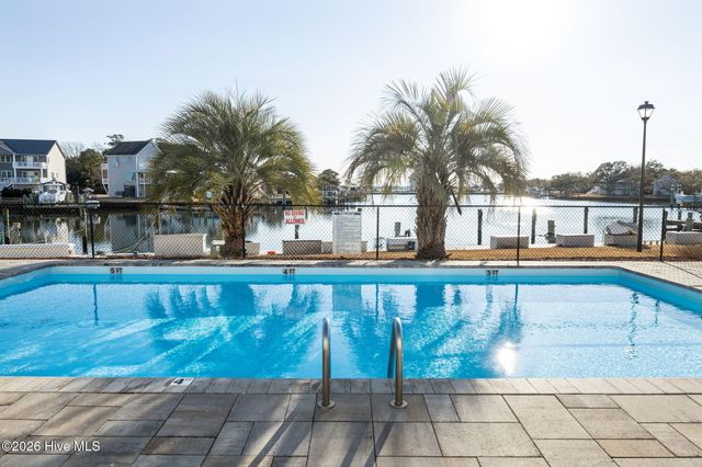 118 Lake Avenue 303, Morehead City, NC 28557