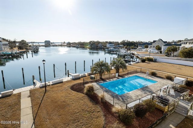 118 Lake Avenue 303, Morehead City, NC 28557