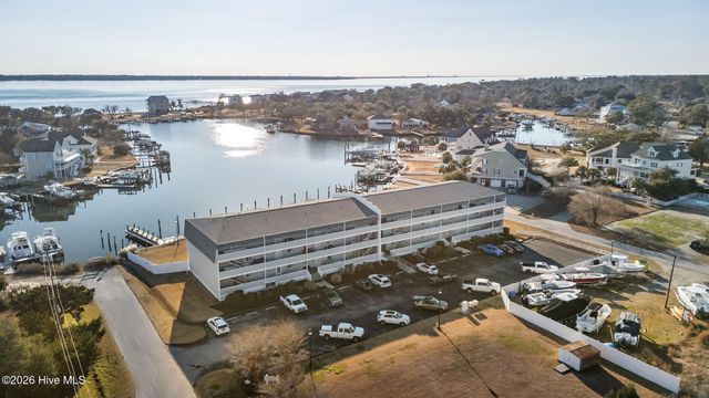 118 Lake Avenue 303, Morehead City, NC 28557