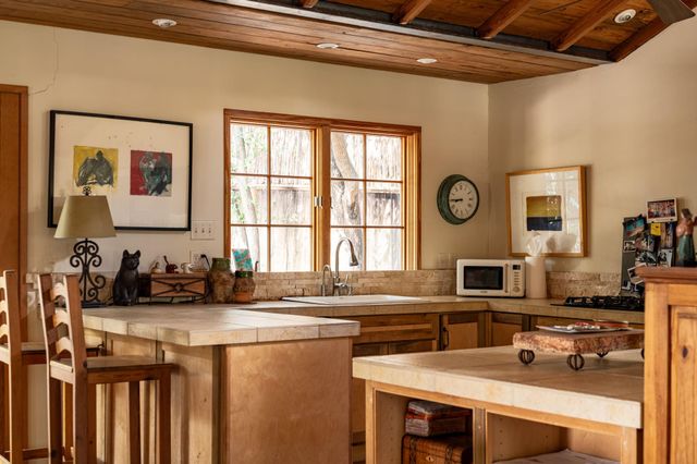 2410 Dormarion LN, Austin, TX 78703