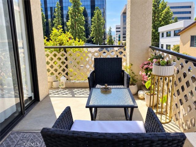 437 E Palm Avenue 207, Burbank, CA 91501