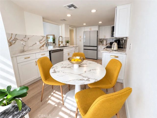 437 E Palm Avenue 207, Burbank, CA 91501