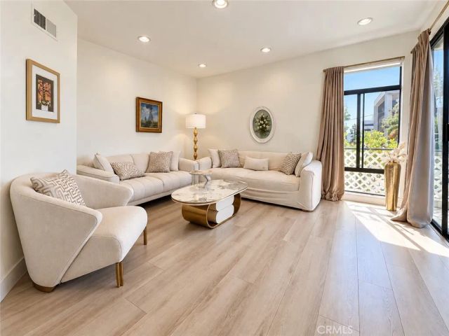 437 E Palm Avenue 207, Burbank, CA 91501