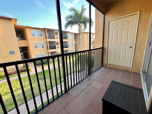 4323 BAYSIDE VILLAGE DRIVE 202, Tampa, FL 33615