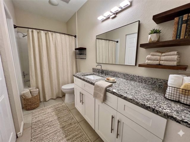 4323 BAYSIDE VILLAGE DRIVE 202, Tampa, FL 33615