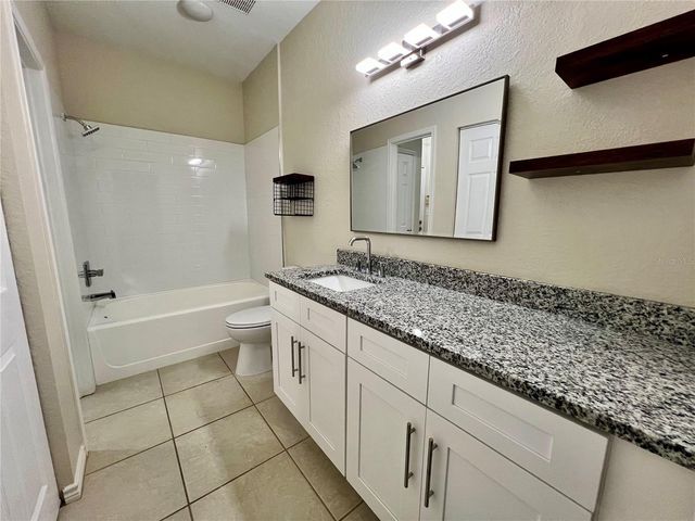 4323 BAYSIDE VILLAGE DRIVE 202, Tampa, FL 33615