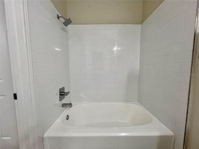 4323 BAYSIDE VILLAGE DRIVE 202, Tampa, FL 33615