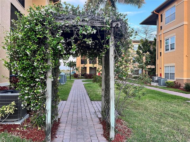 4323 BAYSIDE VILLAGE DRIVE 202, Tampa, FL 33615