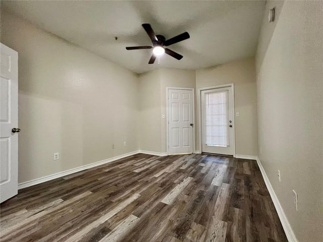 4323 BAYSIDE VILLAGE DRIVE 202, Tampa, FL 33615