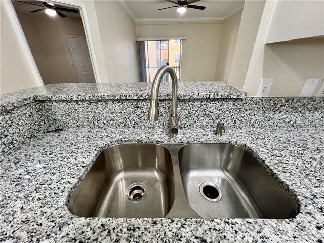 4323 BAYSIDE VILLAGE DRIVE 202, Tampa, FL 33615