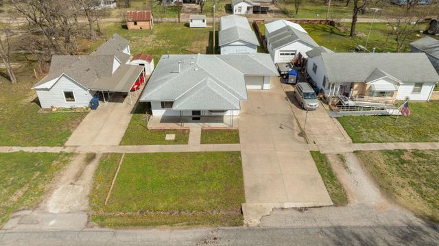 818 N Washington St, El Dorado, KS 67042