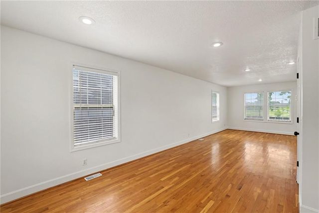 1112 E 81st Street, Kansas City, MO 64131