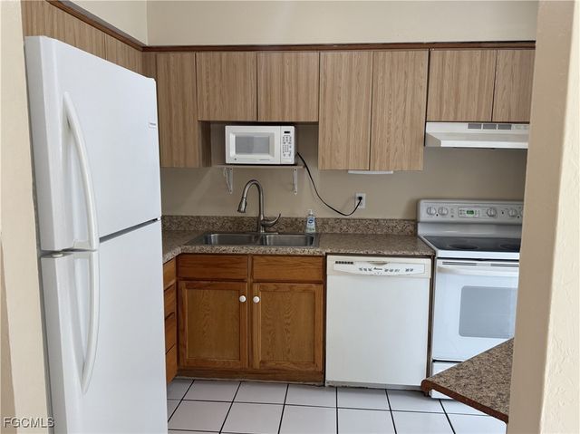 2117 SW Santa Barbara PL 4, Cape Coral, FL 33991