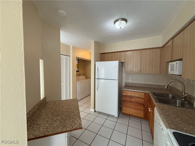 2117 SW Santa Barbara PL 4, Cape Coral, FL 33991