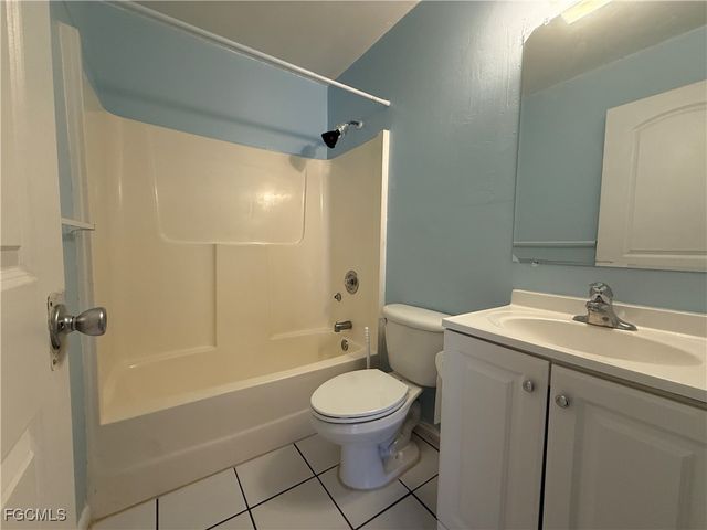 2117 SW Santa Barbara PL 4, Cape Coral, FL 33991