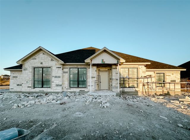 1400 Red Rock Road, Hewitt, TX 76643