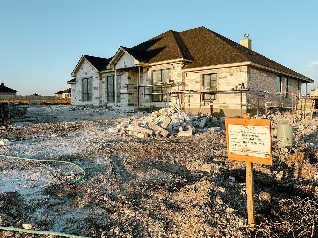 1400 Red Rock Road, Hewitt, TX 76643