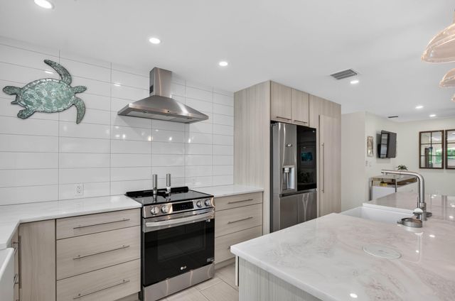 2681 NE 16TH Street, Pompano Beach, FL 33062