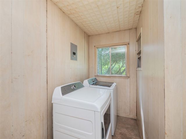 125 Chapel Hill DR, Bastrop, TX 78602