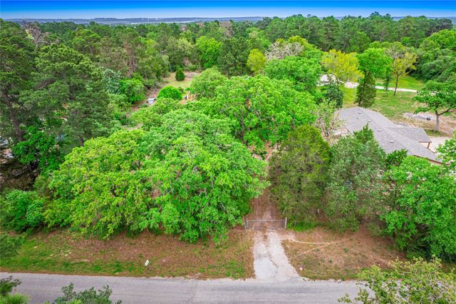 125 Chapel Hill DR, Bastrop, TX 78602