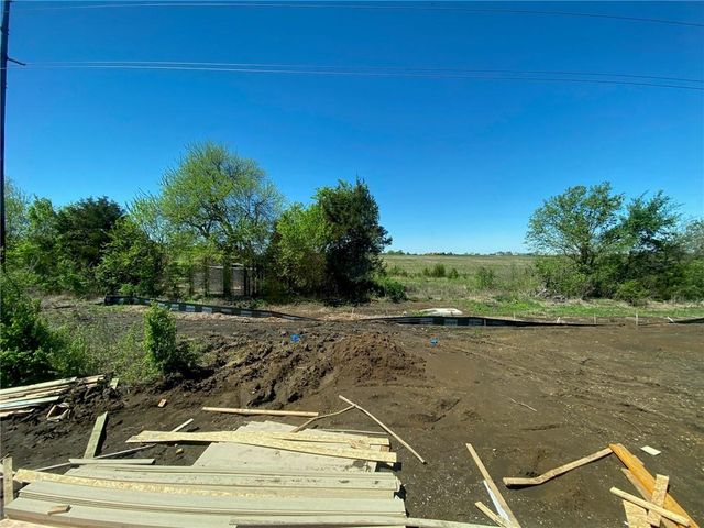 19362 Skyview Lane, Spring Hill, KS 66083