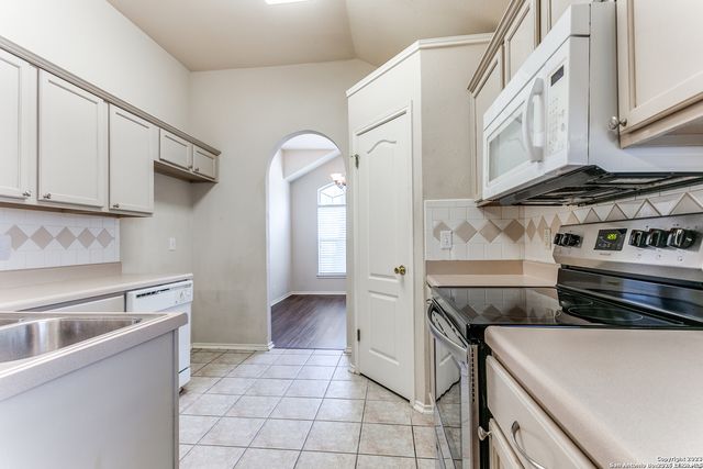 6014 WOODWAY CT, San Antonio, TX 78249