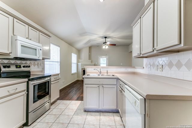 6014 WOODWAY CT, San Antonio, TX 78249