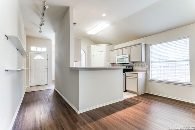 6014 WOODWAY CT, San Antonio, TX 78249