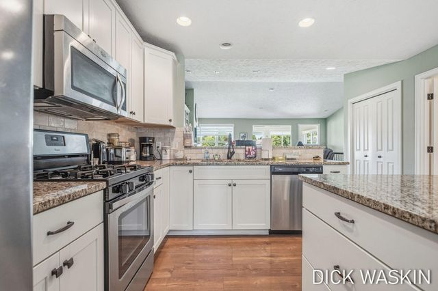 1276 Prestwick Drive, Holland, MI 49423