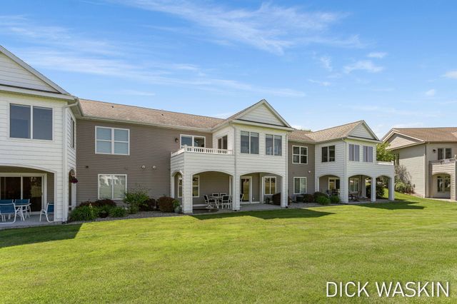 1276 Prestwick Drive, Holland, MI 49423