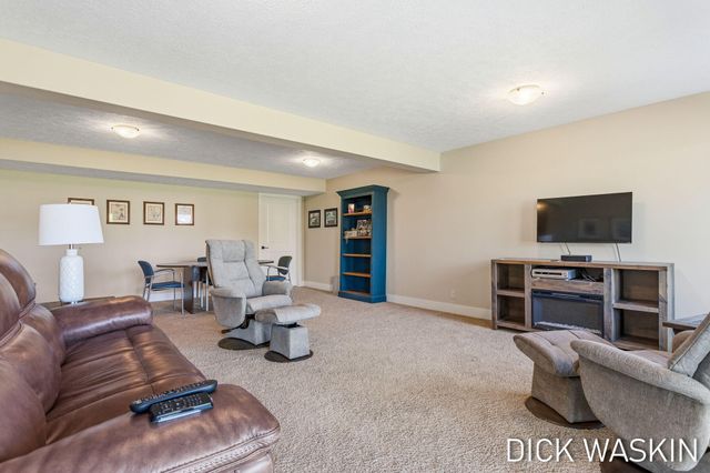 1276 Prestwick Drive, Holland, MI 49423