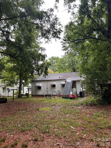 528 Woodlawn Drive, Statesville, NC 28677