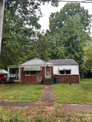 528 Woodlawn Drive, Statesville, NC 28677