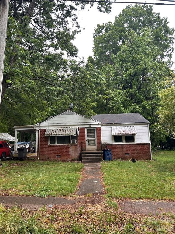 528 Woodlawn Drive, Statesville, NC 28677