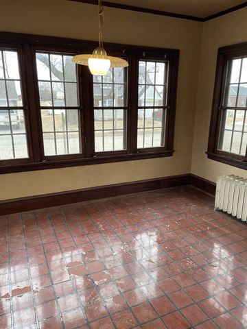 528 W Pershing Drive, Brooklyn, IA 52211