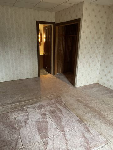 528 W Pershing Drive, Brooklyn, IA 52211