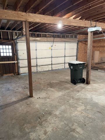 528 W Pershing Drive, Brooklyn, IA 52211