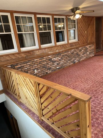 528 W Pershing Drive, Brooklyn, IA 52211