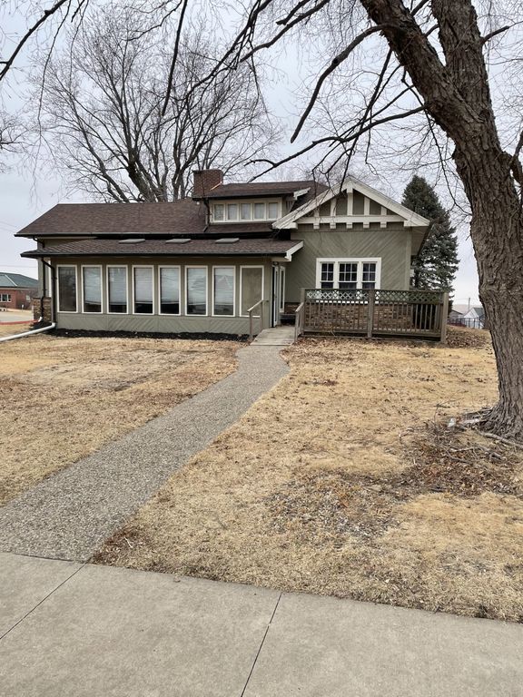 528 W Pershing Drive, Brooklyn, IA 52211