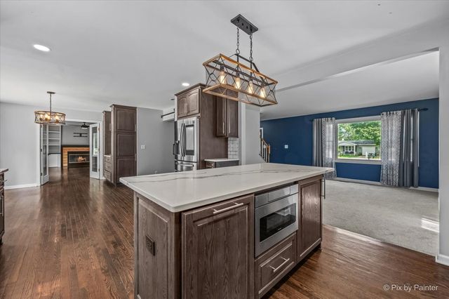 2711 Old Oak Drive, Mchenry, IL 60050