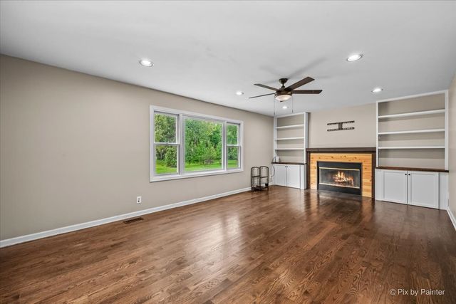 2711 Old Oak Drive, Mchenry, IL 60050