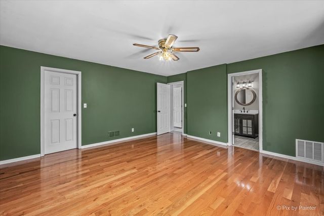 2711 Old Oak Drive, Mchenry, IL 60050