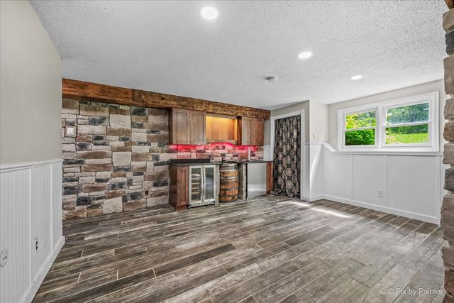 2711 Old Oak Drive, Mchenry, IL 60050