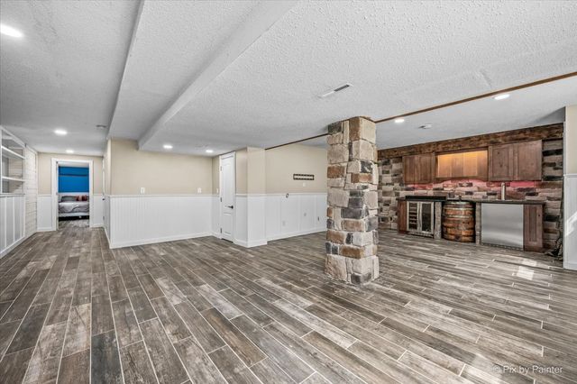 2711 Old Oak Drive, Mchenry, IL 60050