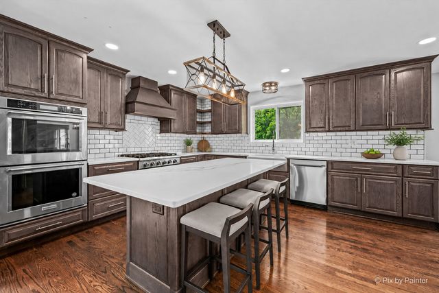 2711 Old Oak Drive, Mchenry, IL 60050