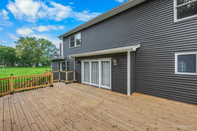 2711 Old Oak Drive, Mchenry, IL 60050