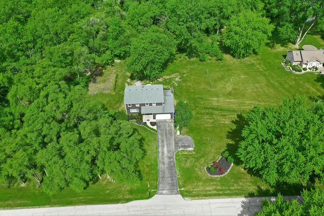 2711 Old Oak Drive, Mchenry, IL 60050
