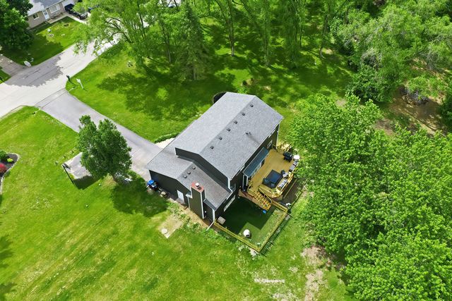 2711 Old Oak Drive, Mchenry, IL 60050